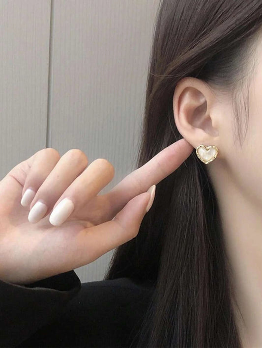 Vintage Cat Eye Heart Stud Earrings