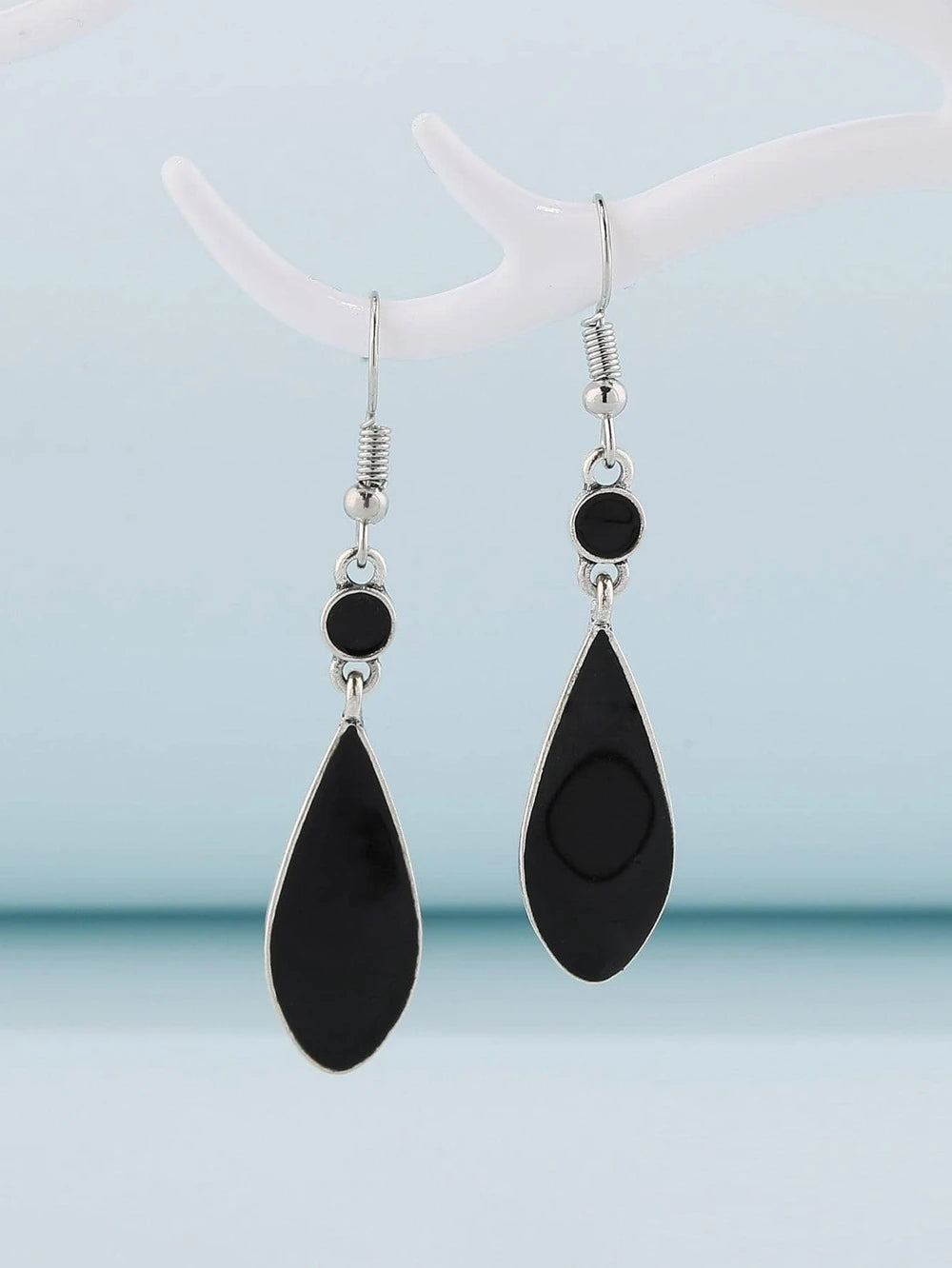 Fashionable Earrings Pair