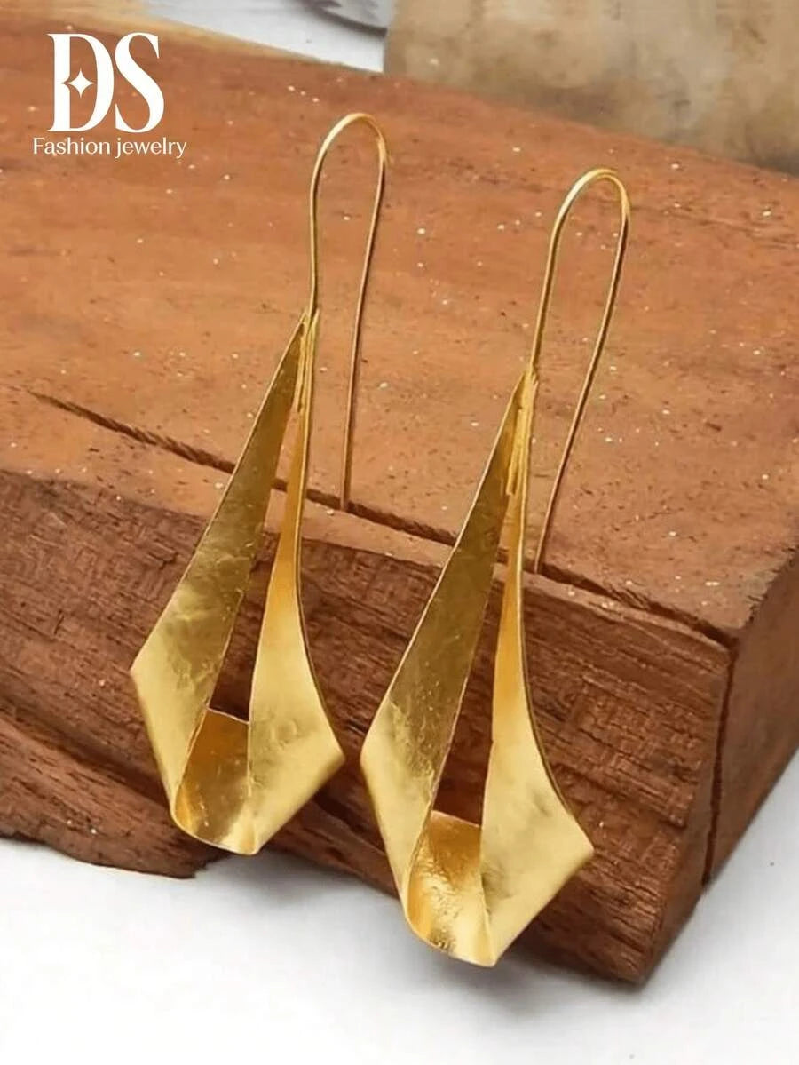 Vintage Hollow Geometric Pendant Earrings