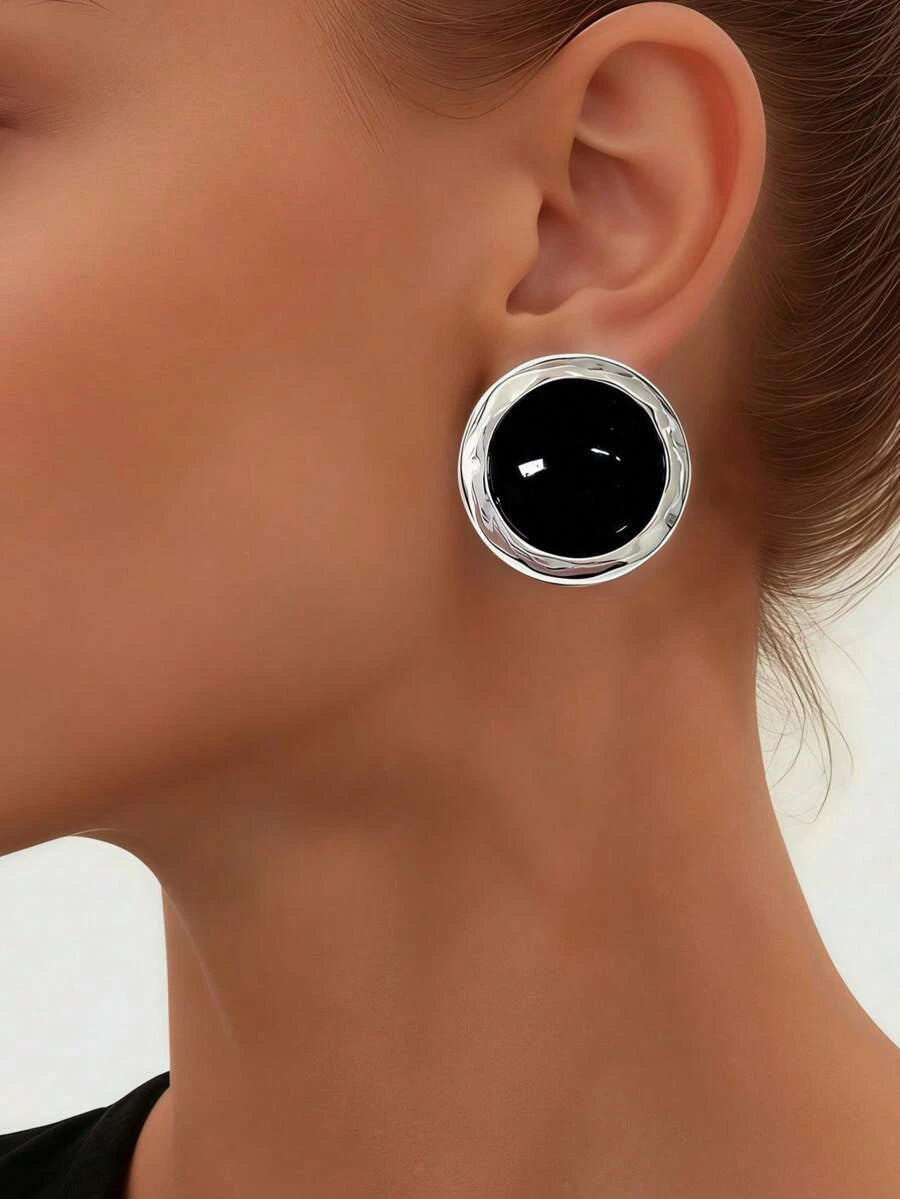 Retro Gold-Plated Black Round Earrings