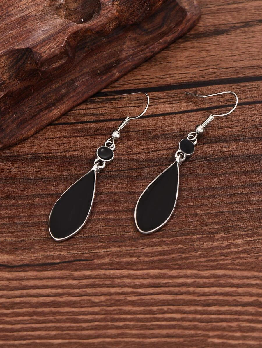 Fashionable Earrings Pair