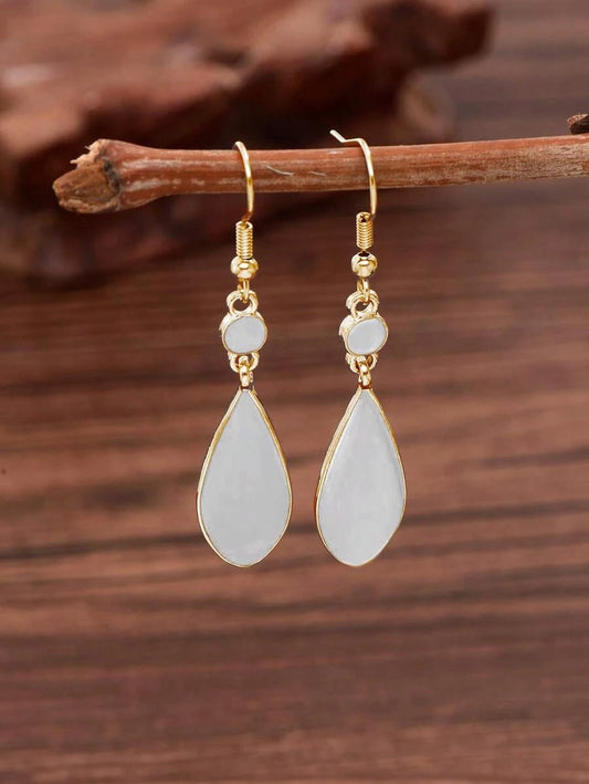 Fashionable Earrings Pair