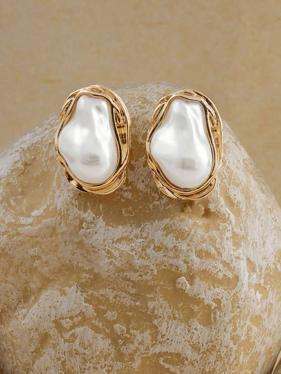 Vintage Elegant Pearl Stud Earrings