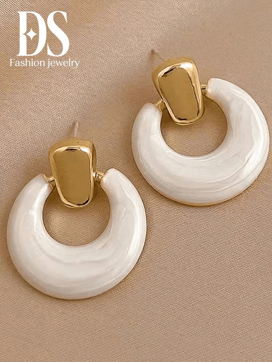 Vintage White Drip Geometric Earrings