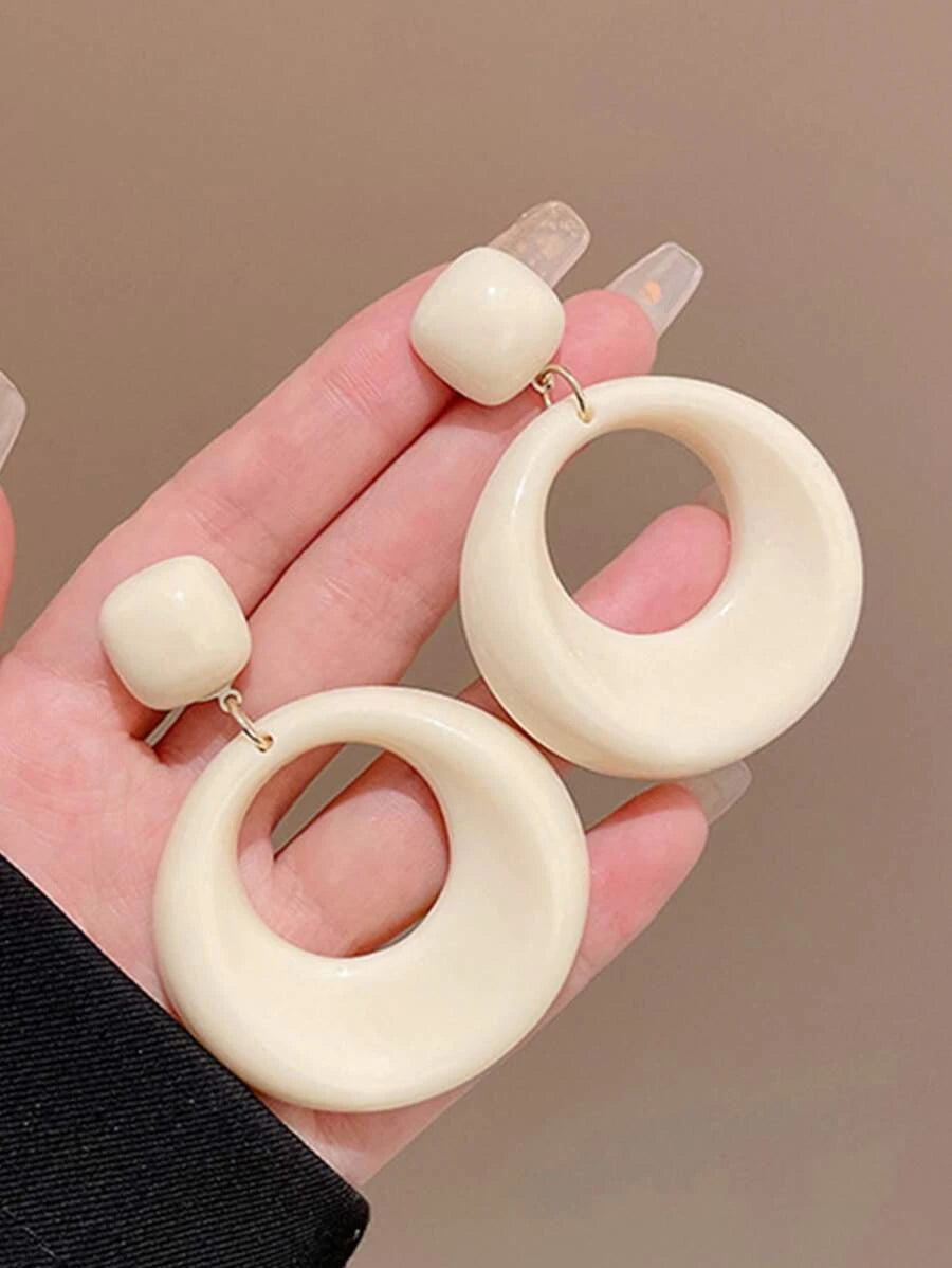 French Retro Cream Circle Earrings