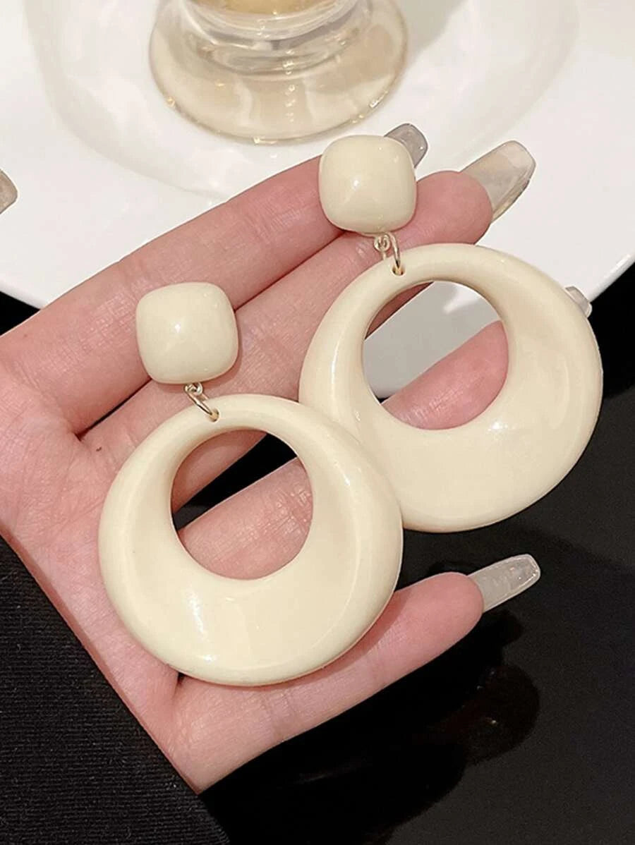 French Retro Cream Circle Earrings
