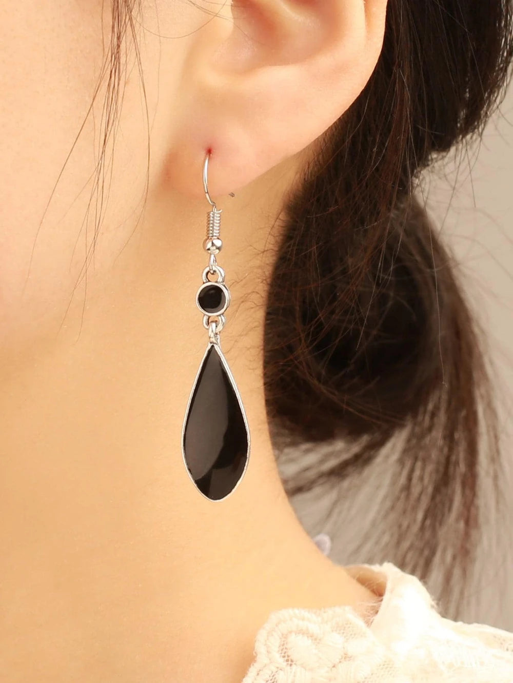 Fashionable Earrings Pair